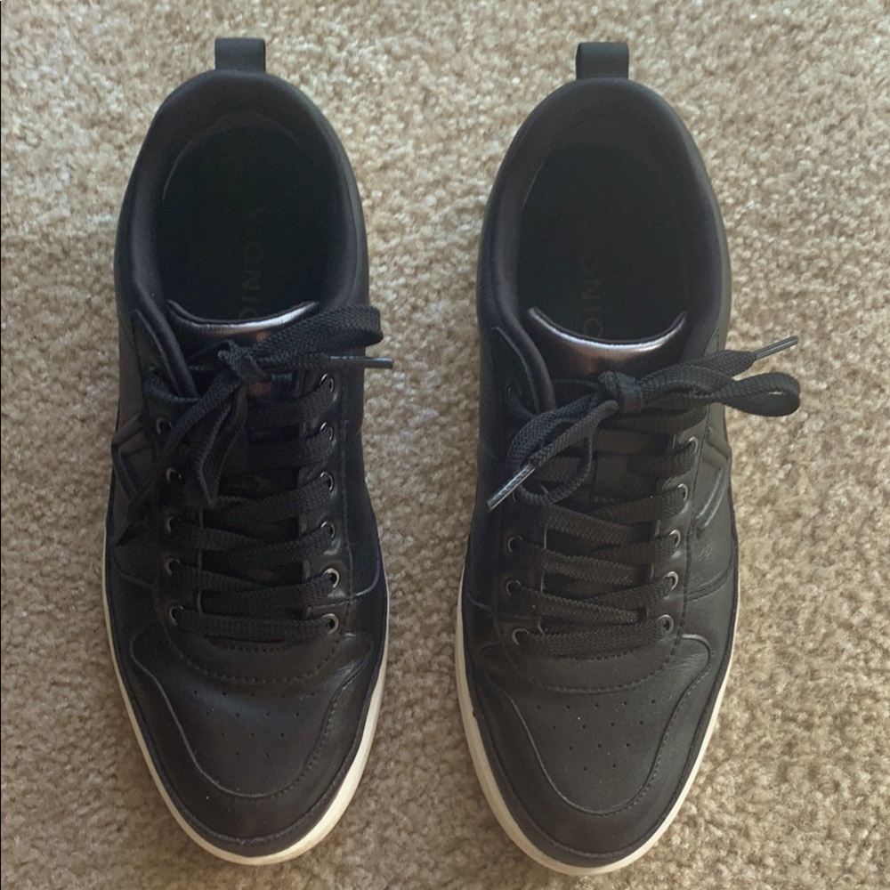Classic Vionic black sneakers women’s